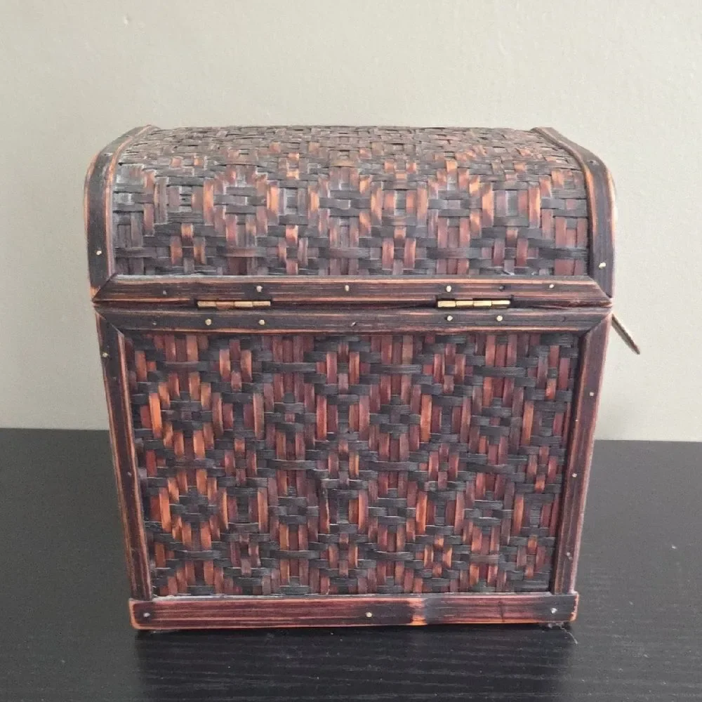Woven Wooden Trinket Box with Lion Handle
